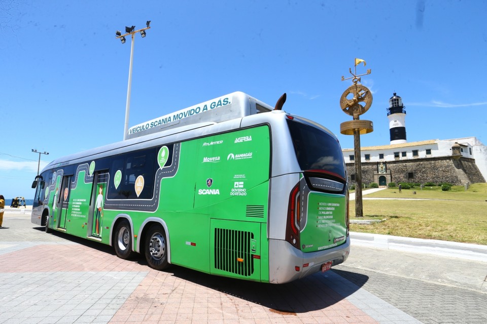 Ônibus movido a GNV circula em Salvador até fim de outubro