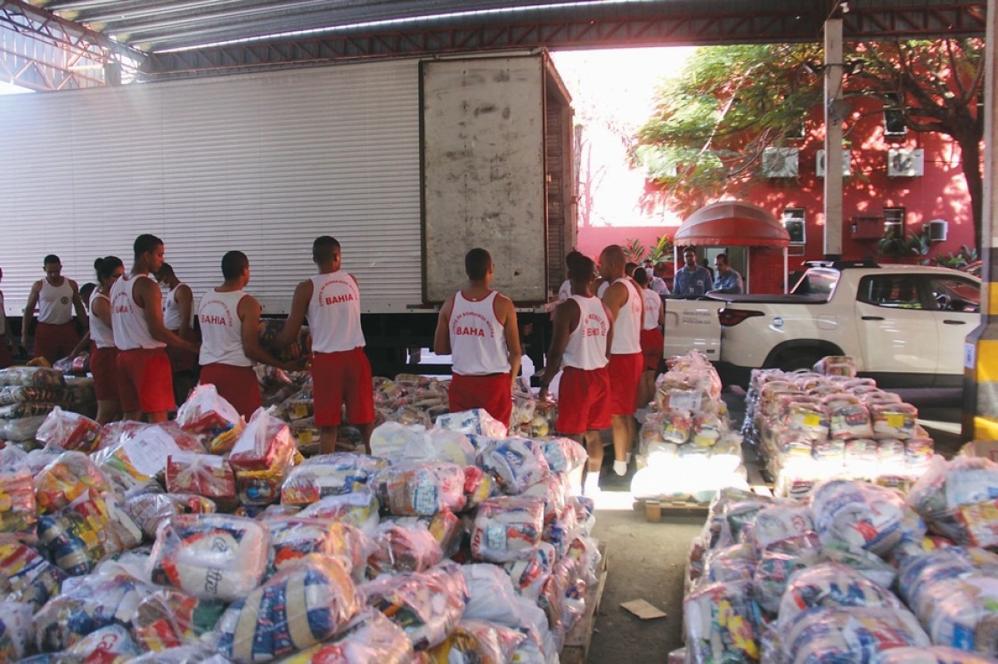 Bahiagás entrega cerca de meia tonelada de alimentos para o “Bahia Sem Fome”
