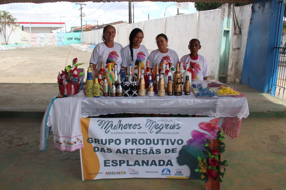 Projeto capacita mulheres negras para produção de artesanato